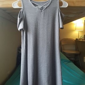 Cute casual gray dress! Only wore it one time